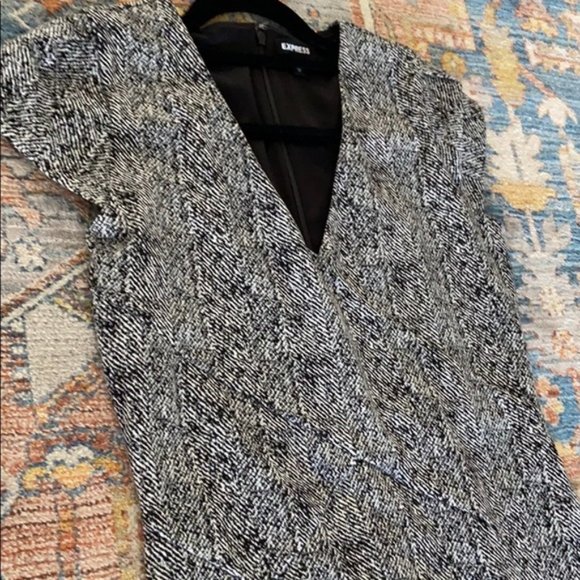 Express - Picture 2 of 7